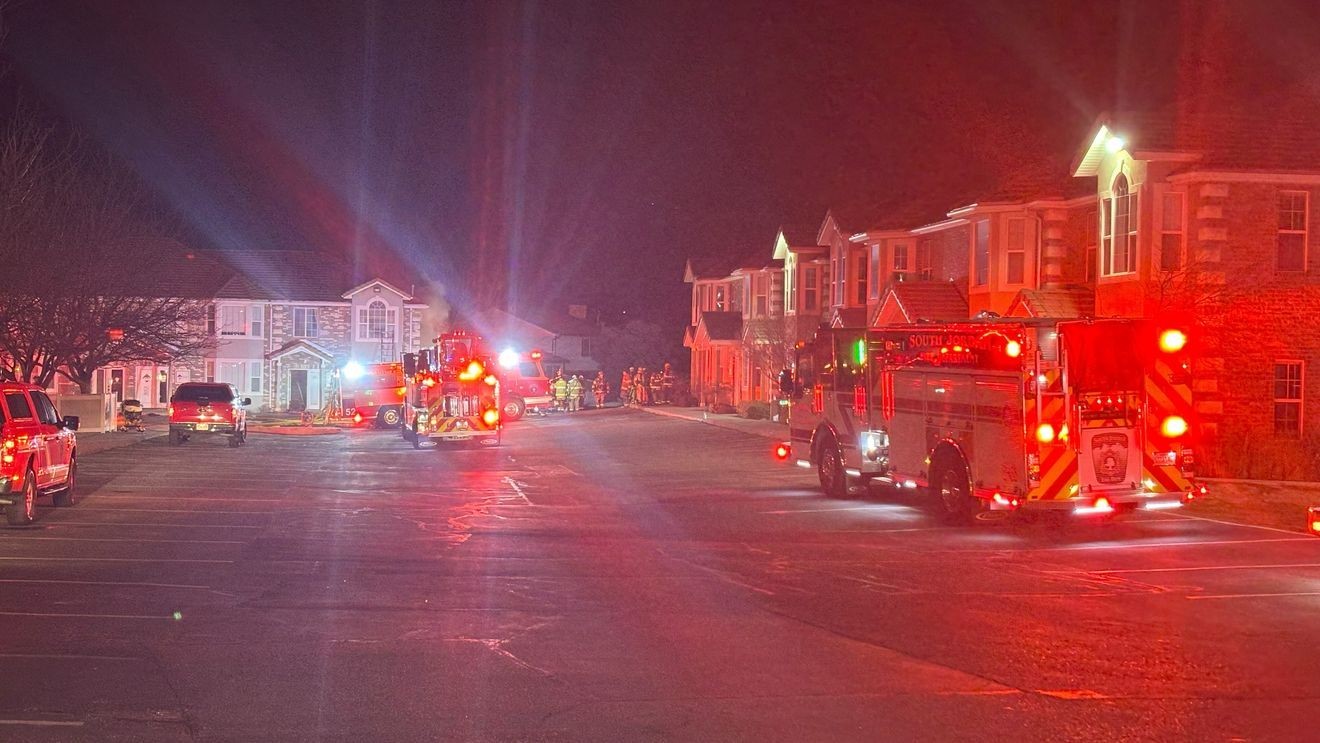 Firefighters respond to business fire in West Jordan