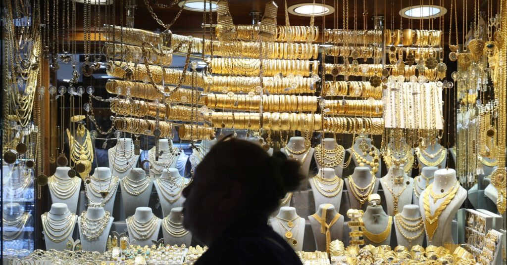 Gold rushes to record high above $5,000/oz
