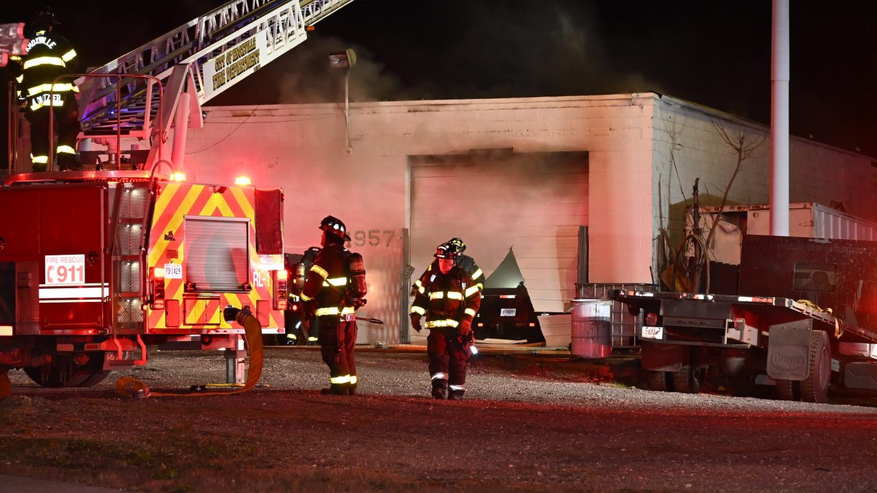 Knoxville Fire Department extinguishes fire at business without sprinklers