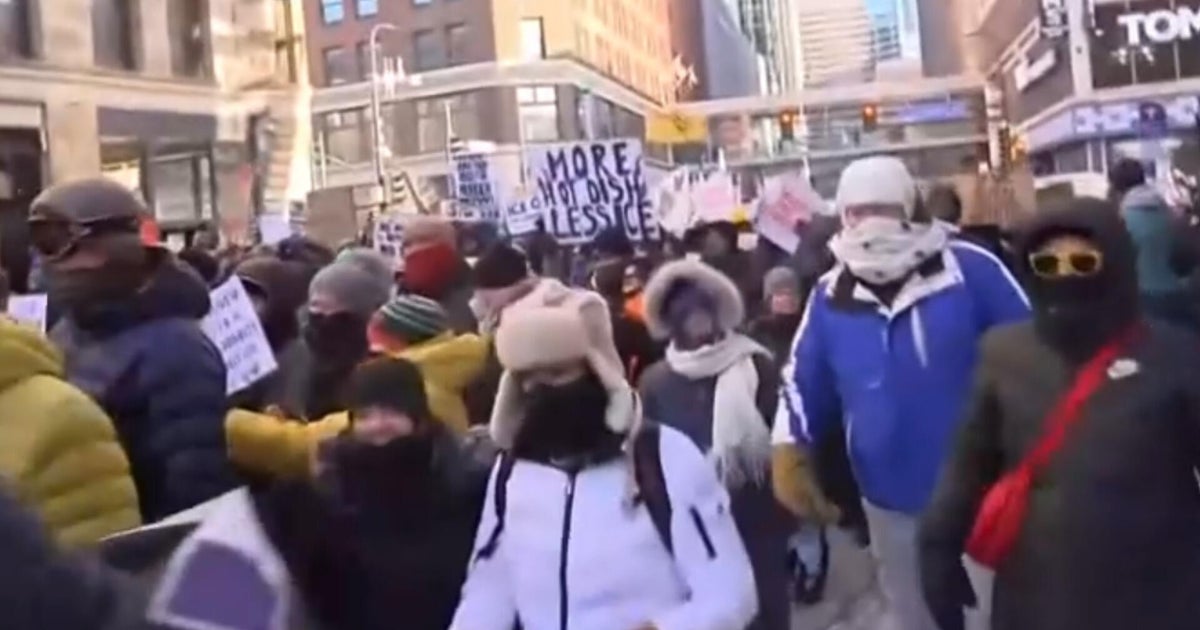 Minnesota businesses close in solidarity with anti-ICE protestors, but keep working to feed them