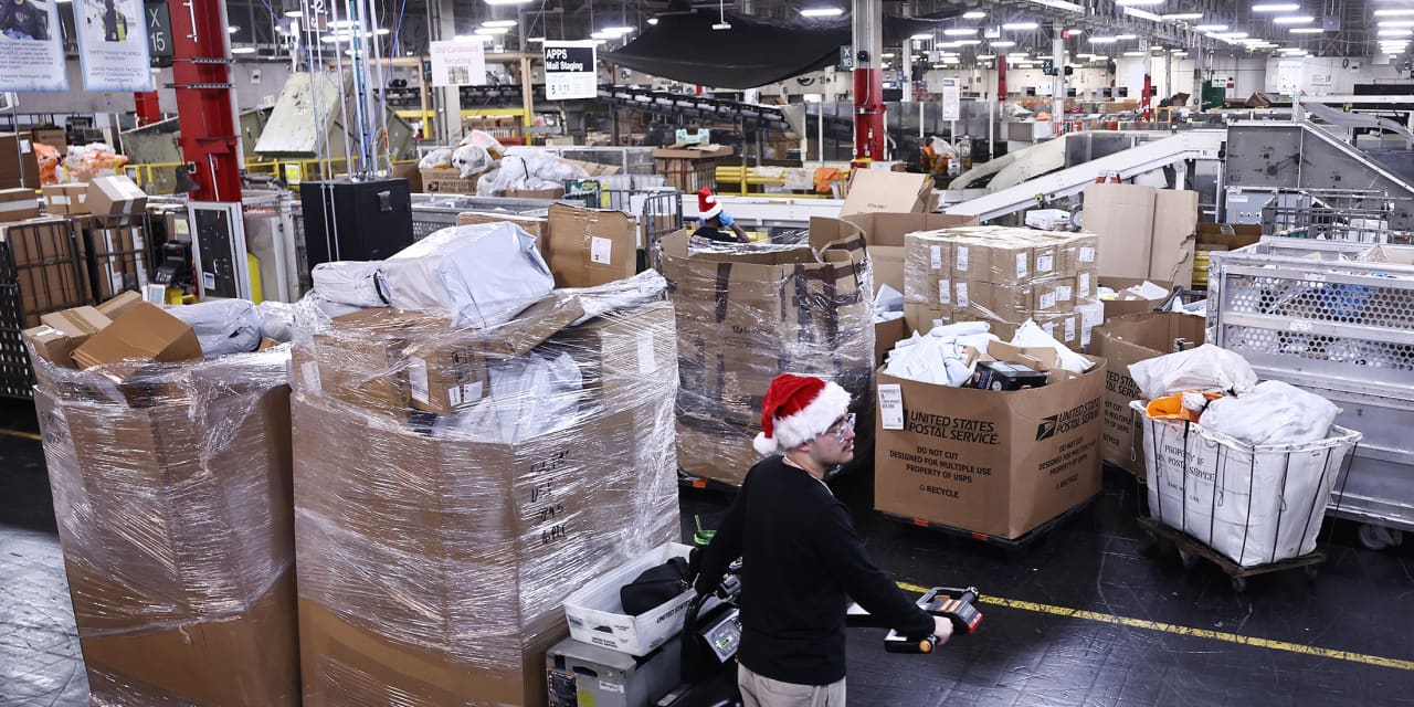 Online Holiday Spending Hits Record as AI Reshapes E-Commerce