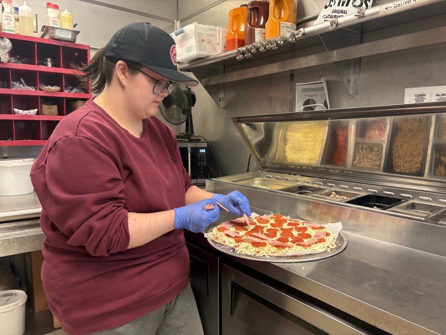 Siouxland teen heats up the pizza market by starting own business
