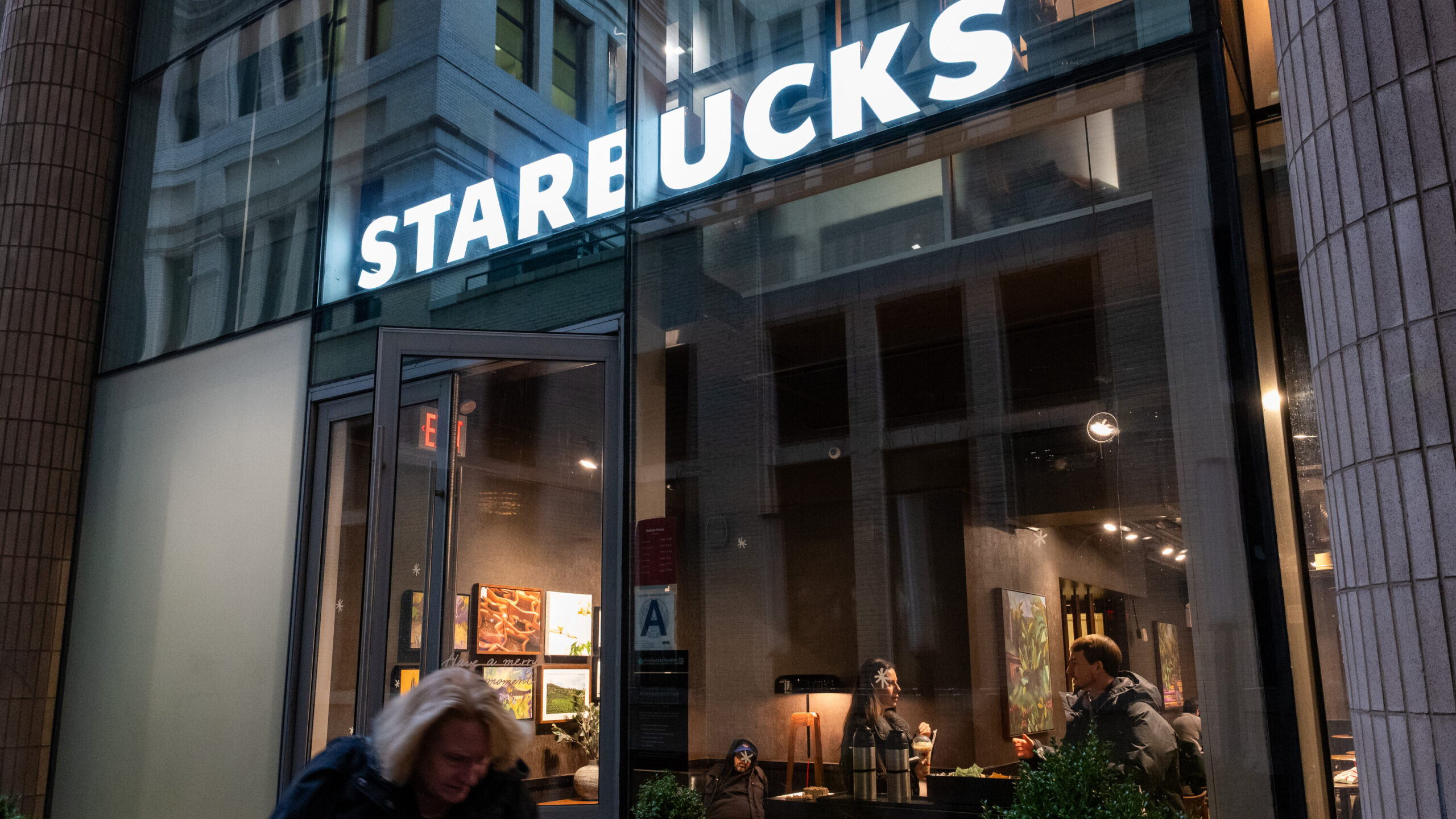 Starbucks Says Turnaround ‘Ahead of Schedule’ as Sales Rebound