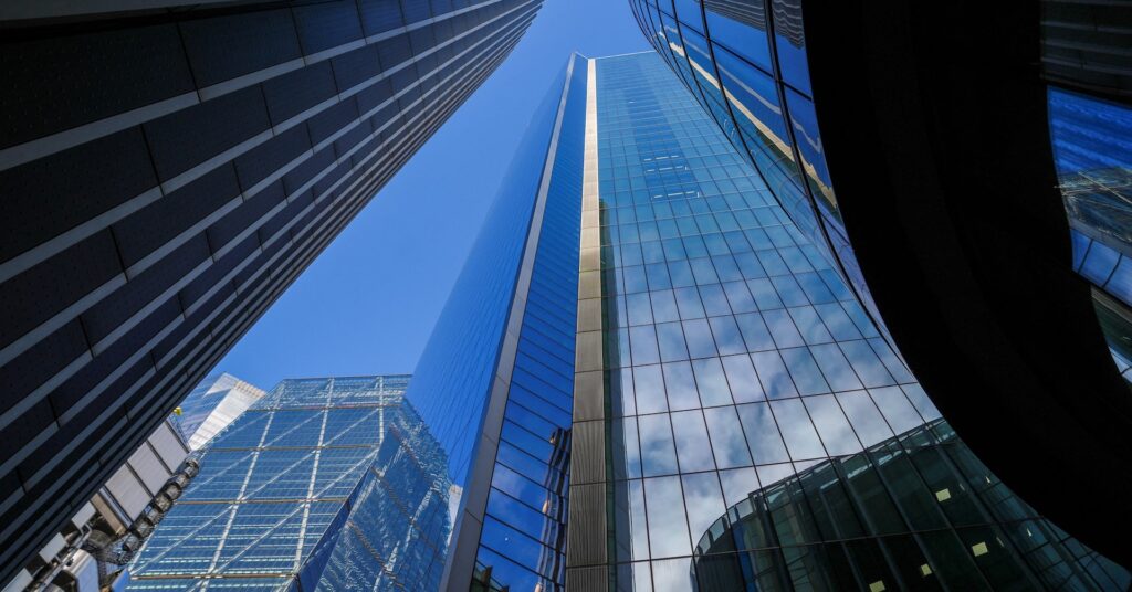 UK business confidence weakens as doubts grow over wider economy