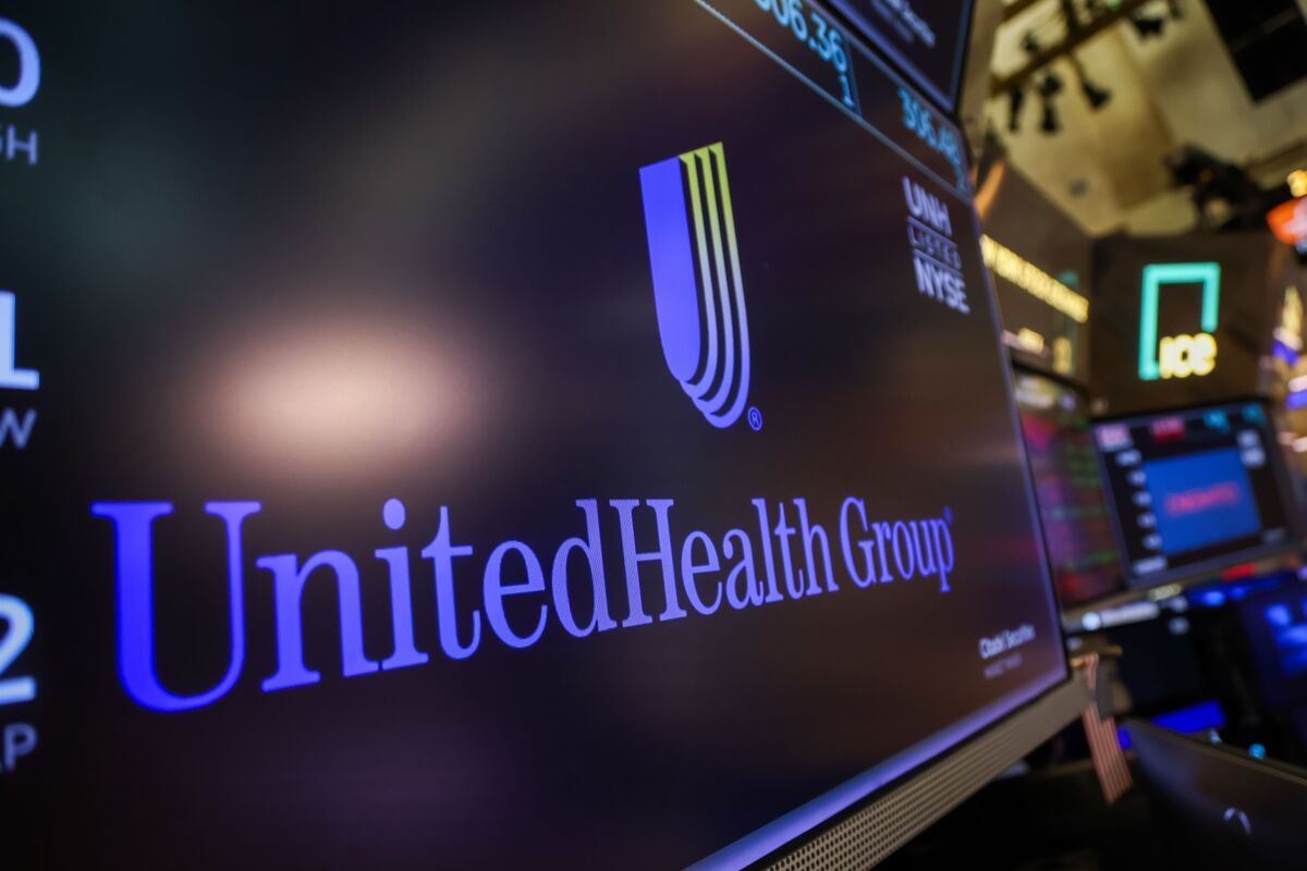 UnitedHealth Forecasts 2026 Revenue Drop on Shrinking Business