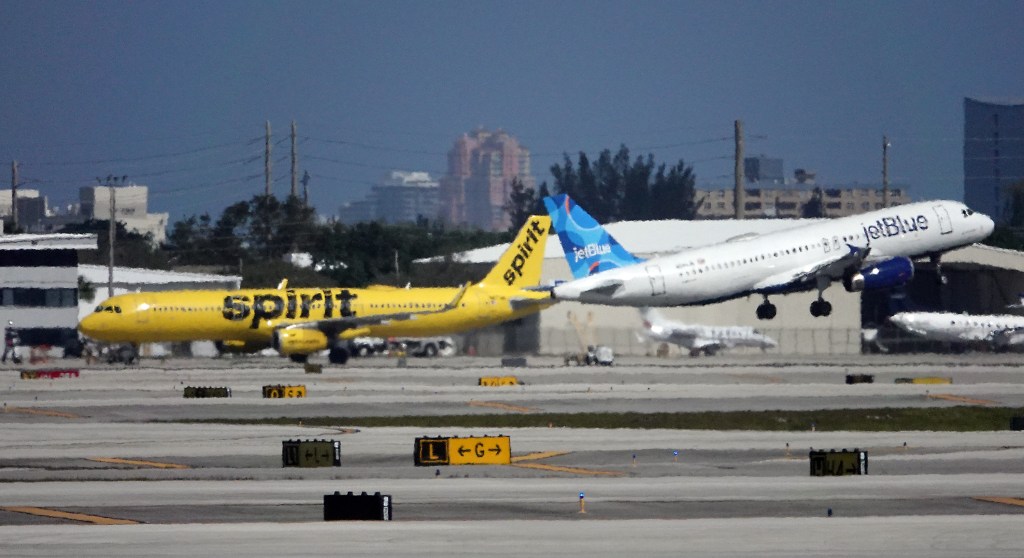 Passenger traffic falls at Fort Lauderdale airport as airlines fight for business – Sun Sentinel