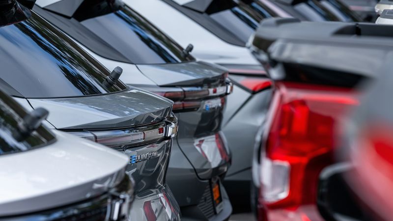 Elizabeth Warren launches probe into booming car repossessions