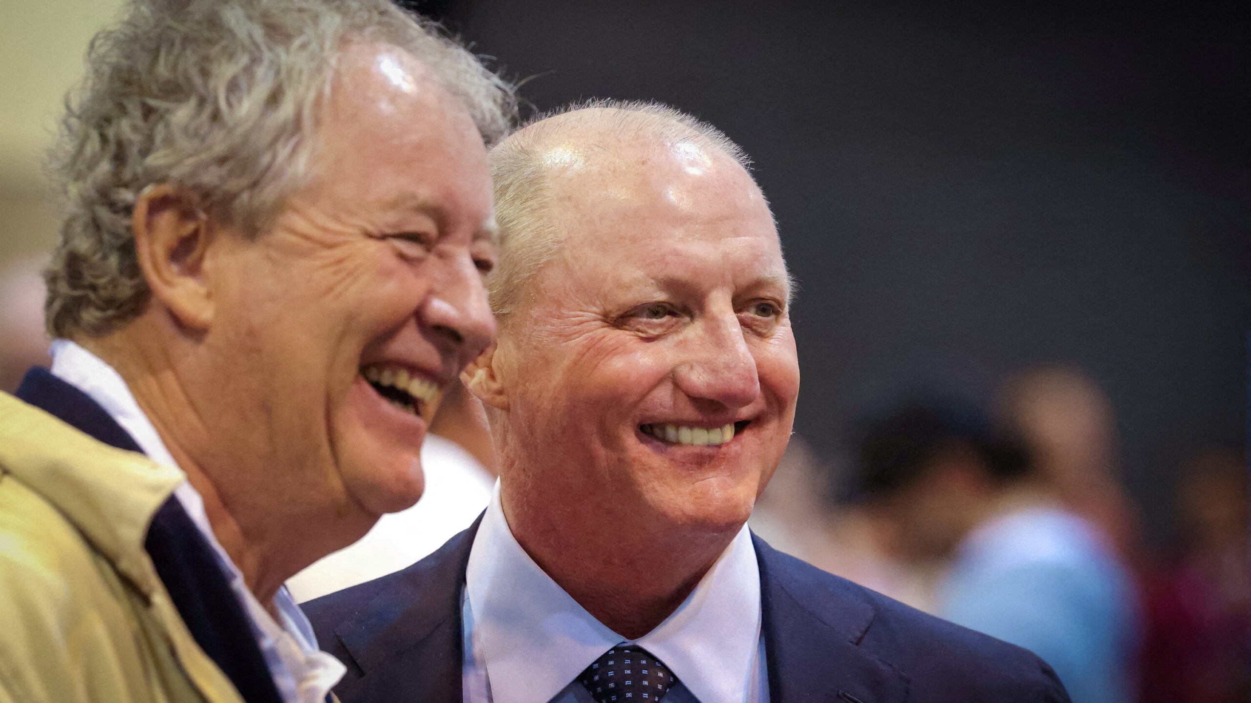 Berkshire Hathaway Posts a Drop in Earnings in Buffett’s Last Year