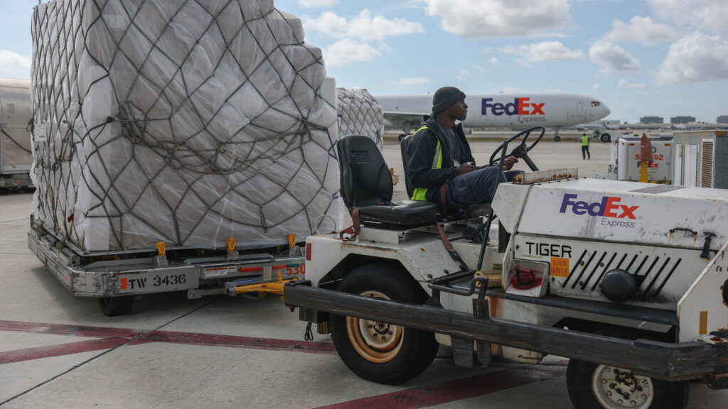 Businesses Push for Tariff Refunds as Trump Aides Hint at Fight to Come