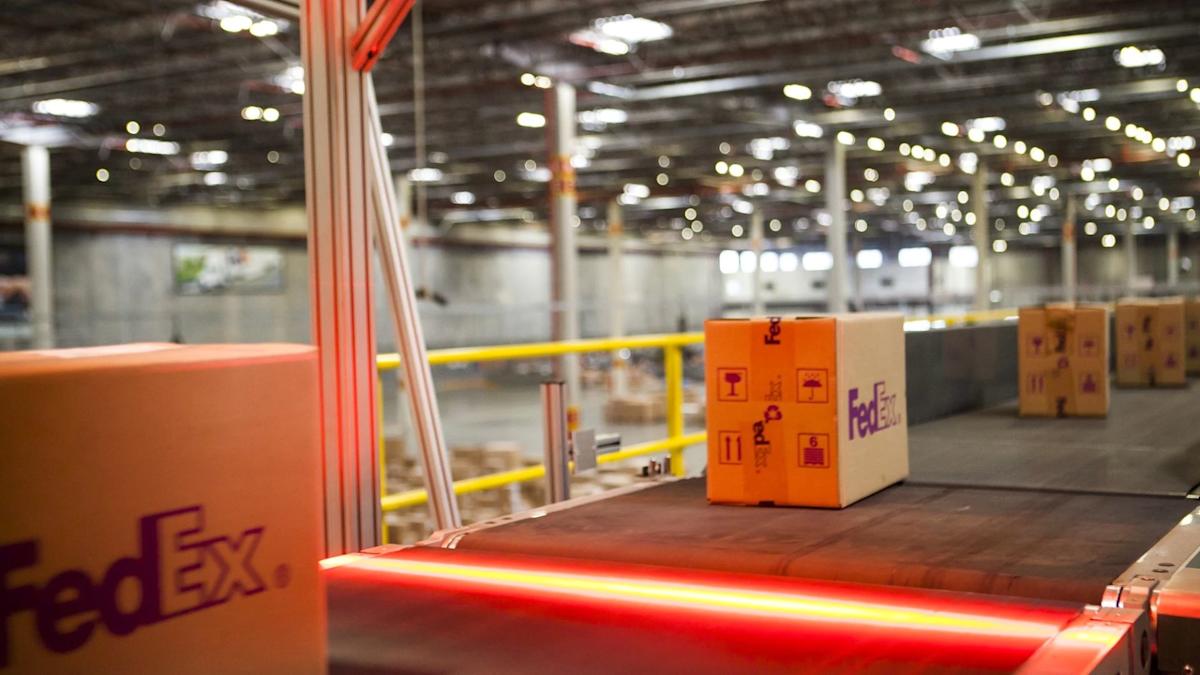 FedEx doubles down on premium e-commerce, delivery surcharges