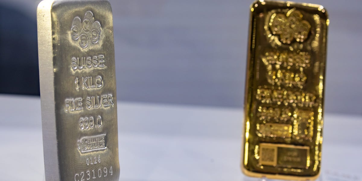 Gold and Silver Extend Selloff After Market Meltdown