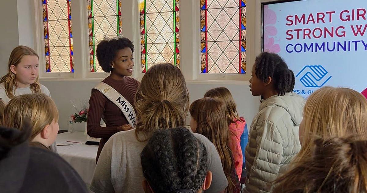 Janesville business leaders, SMART Girls join in Boys & Girls Club program