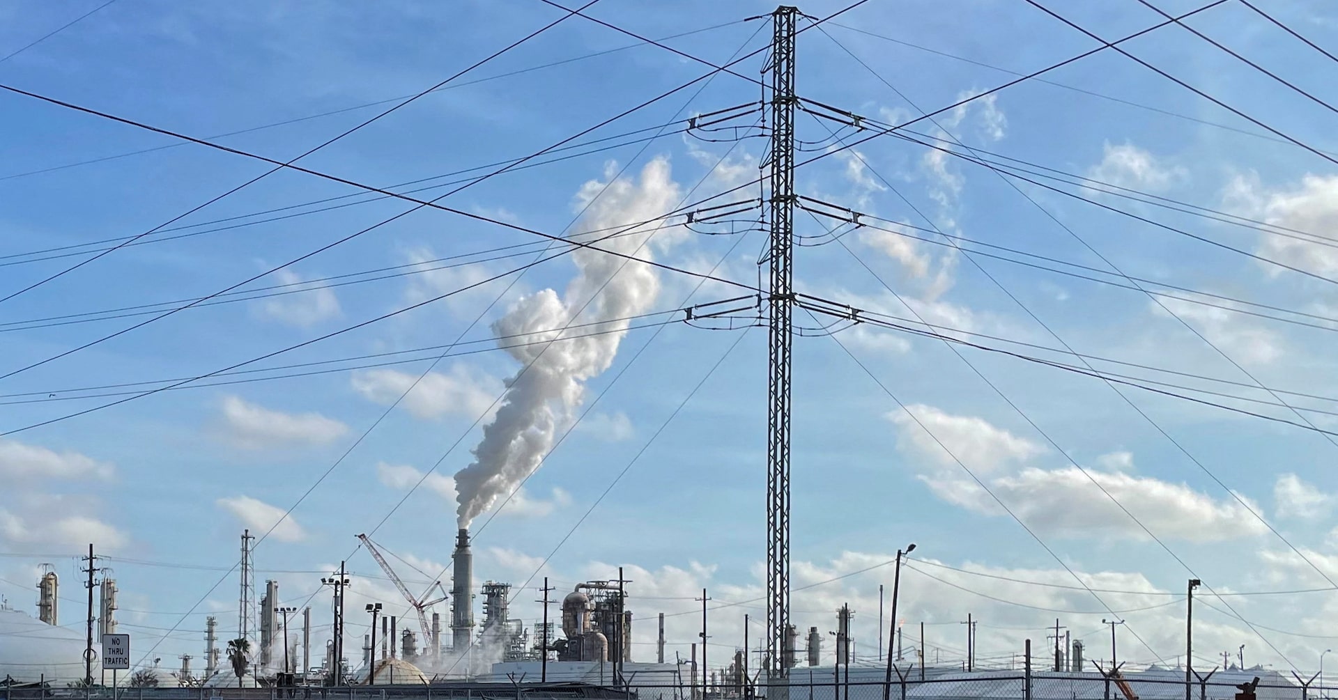 Union, Marathon meeting as strike deadline looms for US refineries