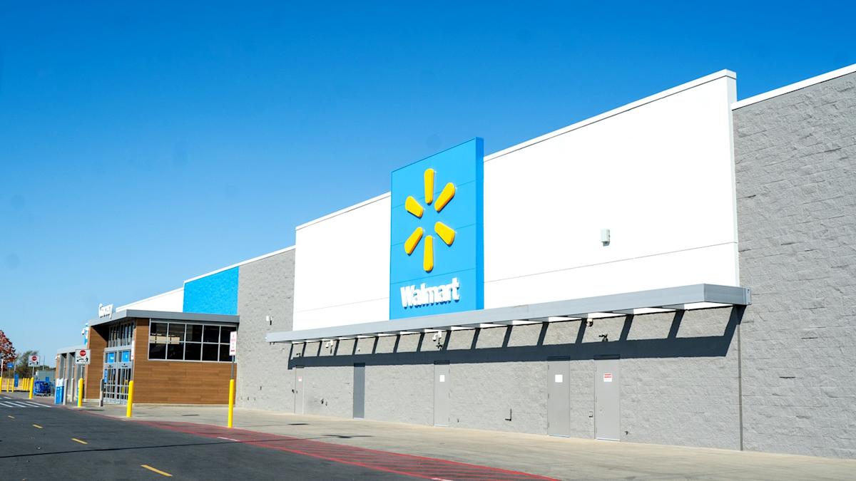 Walmart e-commerce sales top $150B for first time