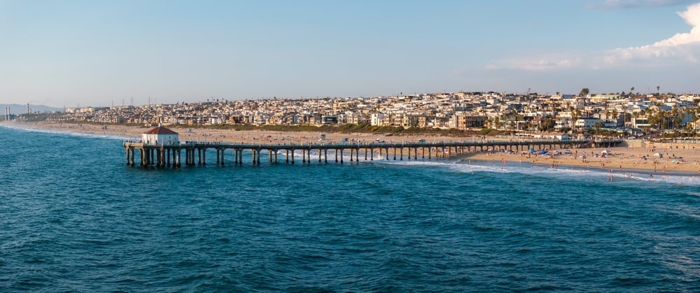 Woman, 25, Says Boss Plays the 'Small Business Owner Barely Scraping By' Card to Justify Low Pay, but Owns 2 Waterfront Mansions