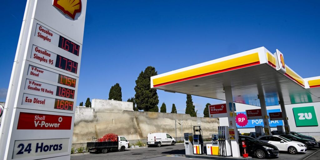 Oil Hits $100: What Smart People Are Saying