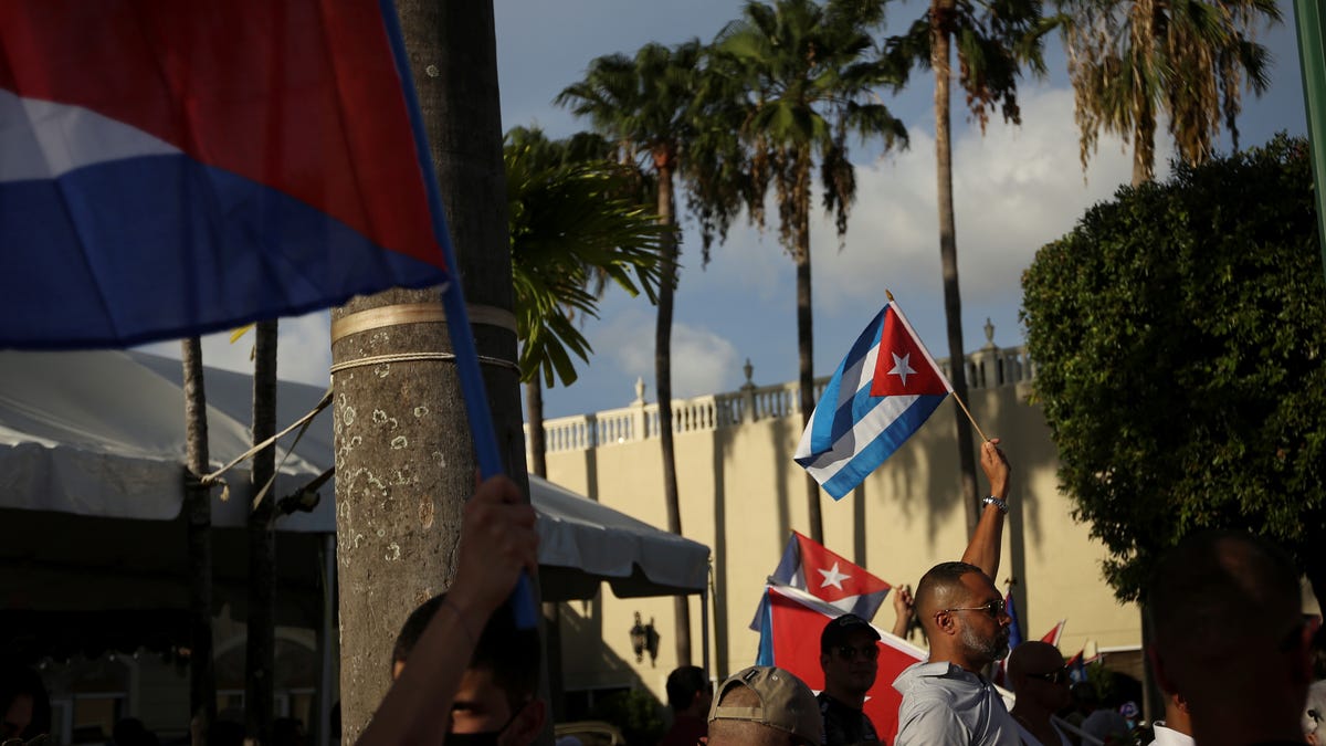 Cuba to let Cubans in Miami invest and own businesses on the island