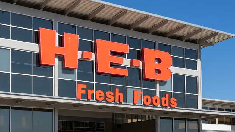 Exterior of an H-E-B store