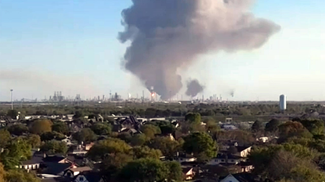Valero oil refinery explosion in Texas prompts shelter in place