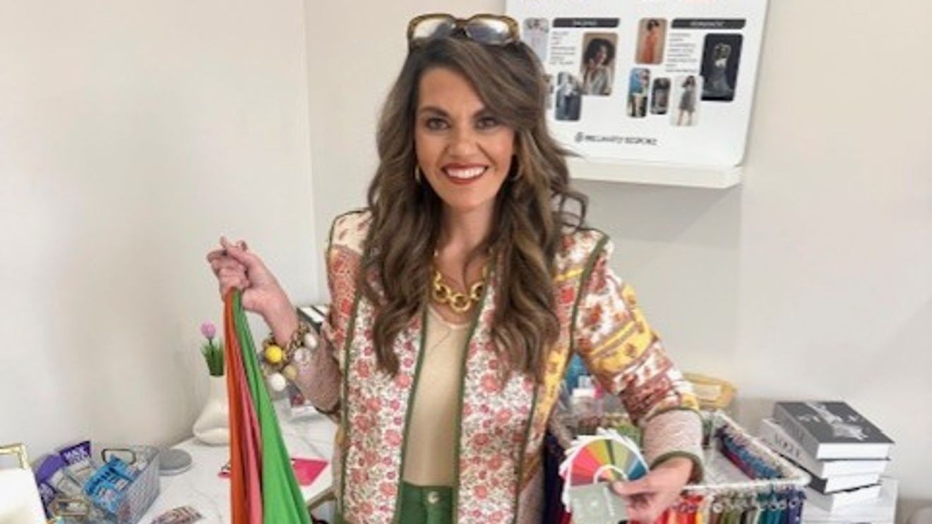 Abingdon business owner uses color analysis to help clients find confidence and style
