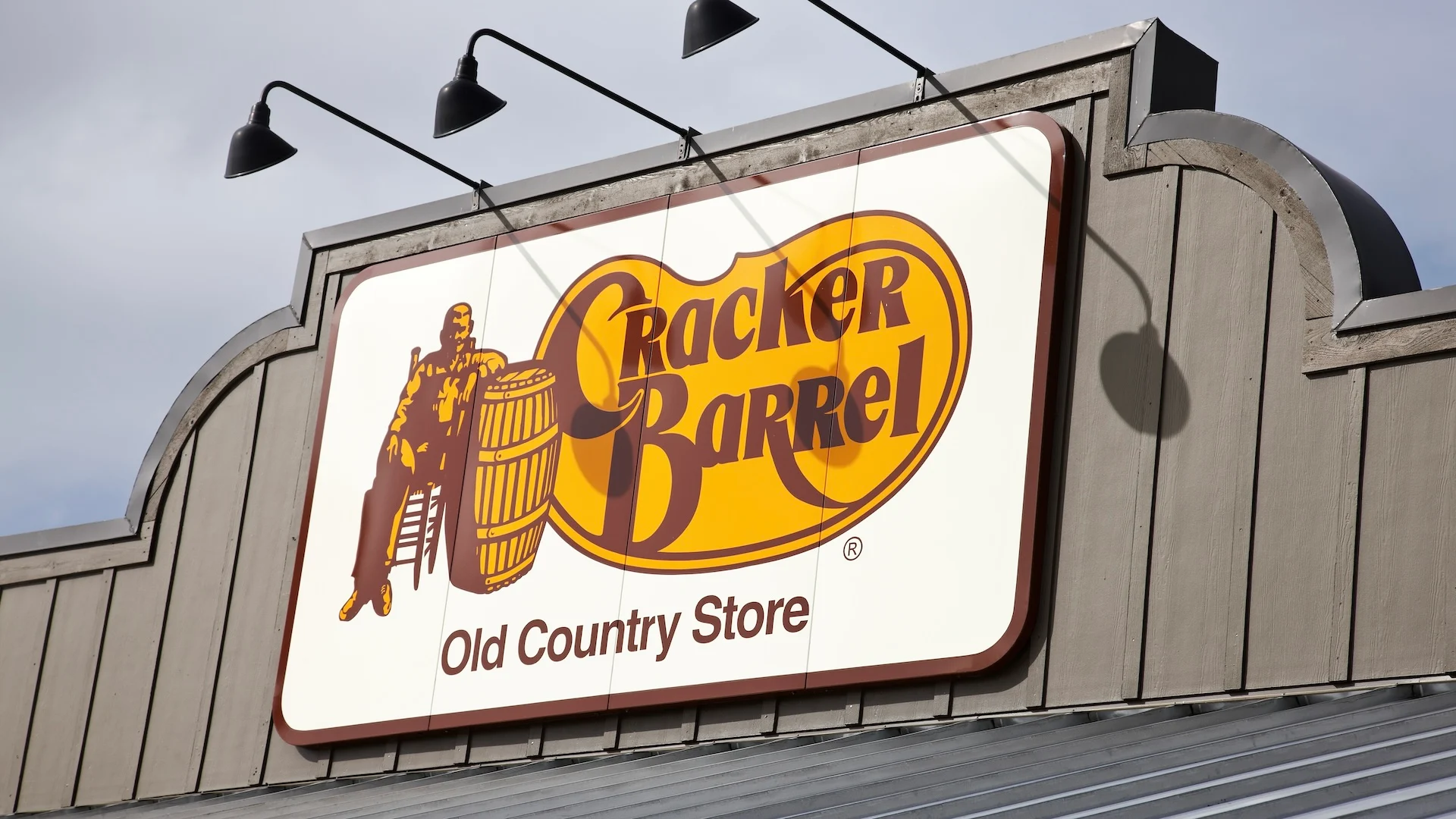 After Logo Fiasco, Cracker Barrel Lays Out Plans to Rebuild Its Business