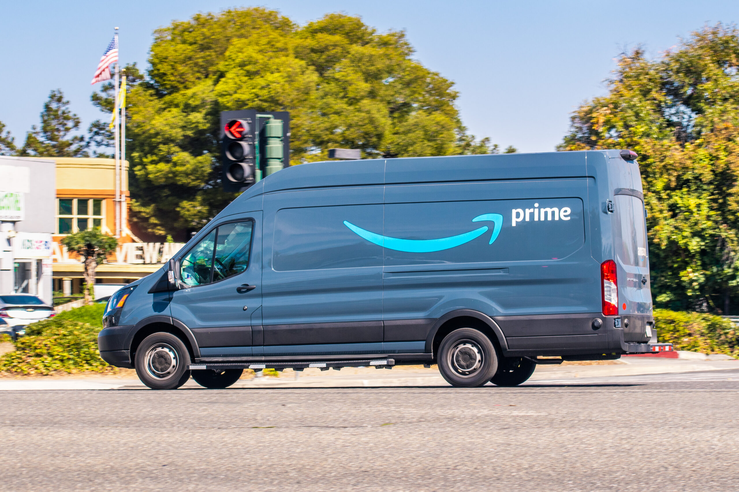 Amazon & USPS Are Breaking Up After the Post Office Walked Away From Negotiations