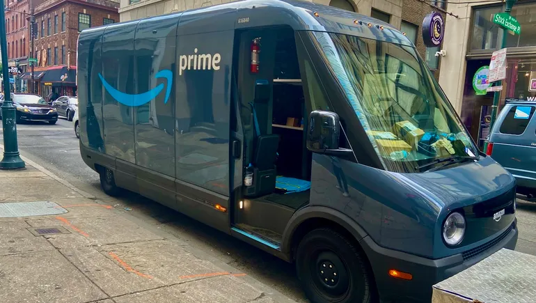 Amazon overtakes USPS as top delivery provider by volume: report