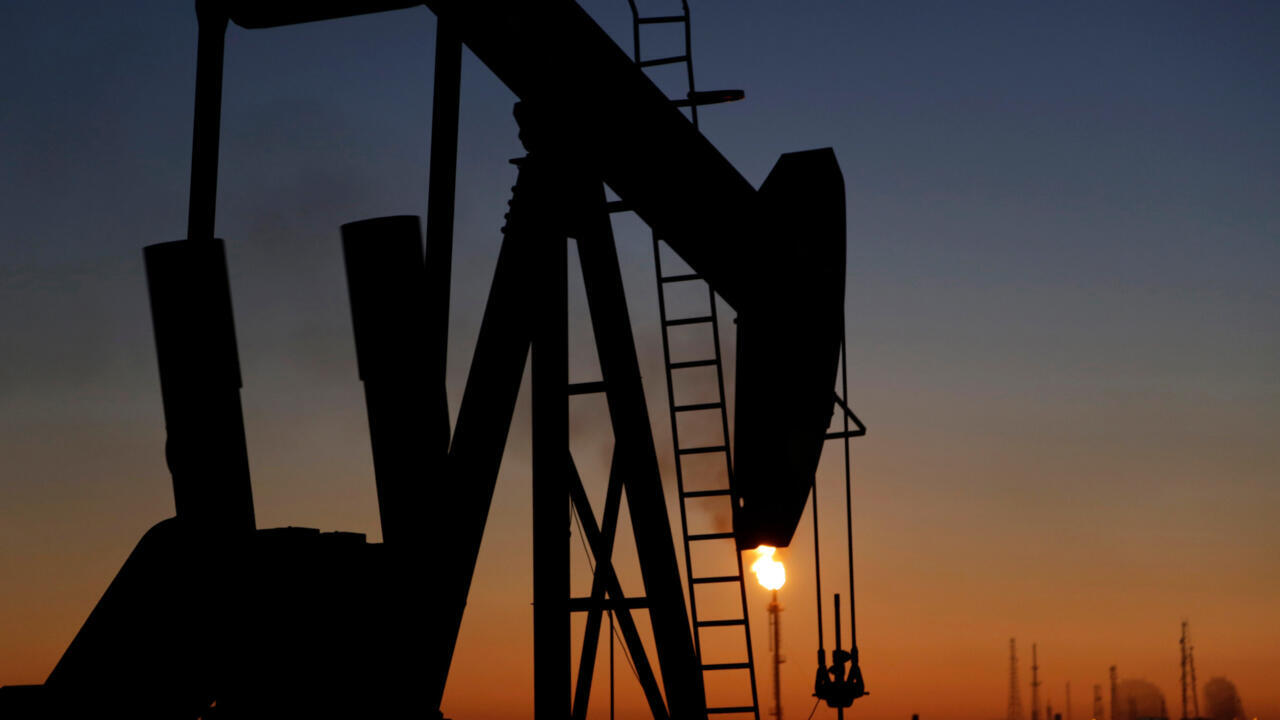 Business - Oil prices top $100 as market braces for long conflict