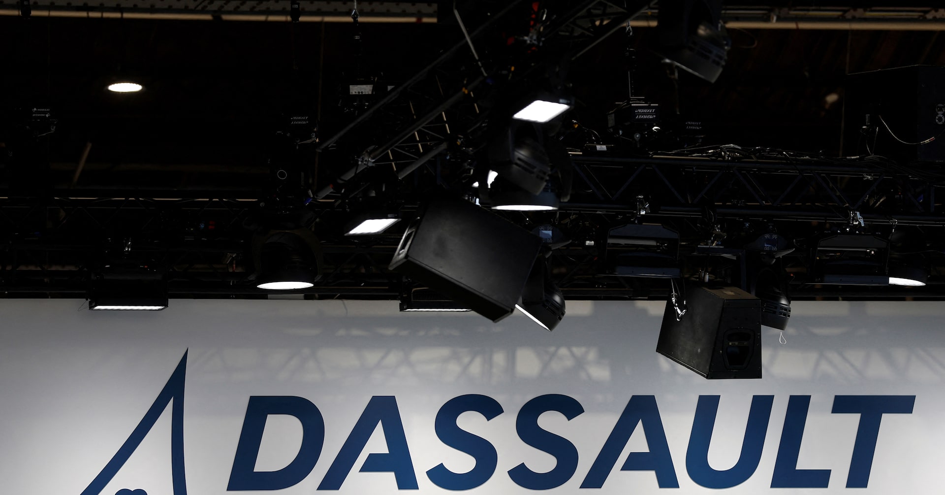 Dassault Aviation unveils long-range Falcon 10X business jet