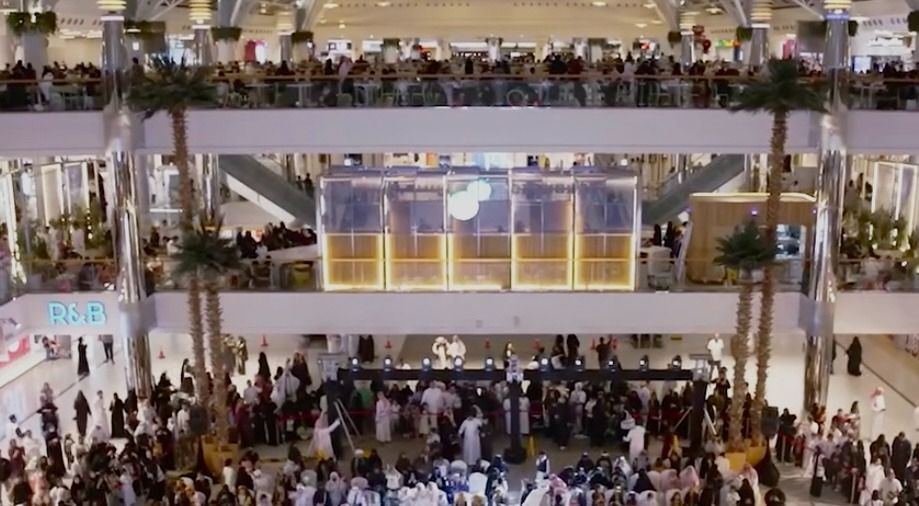 Eid shoppers hit malls as Gulf e-commerce stalls