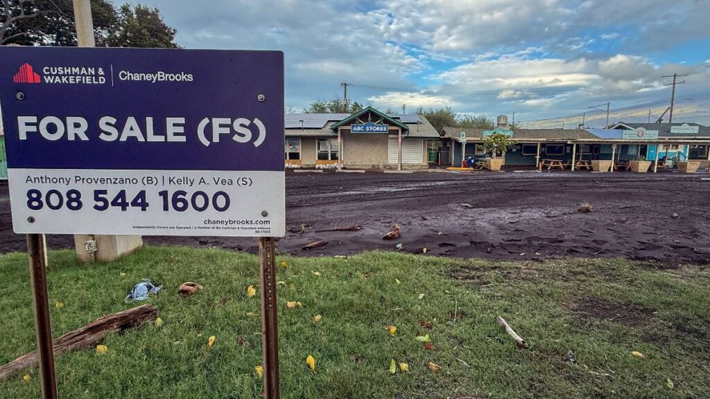 Flood-prone Kīhei Crossroads for sale as its popular businesses remain closed from latest storm : Maui Now