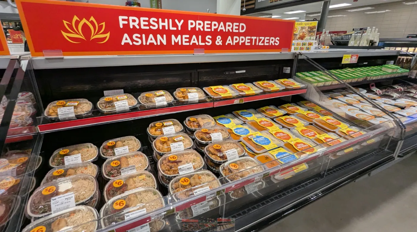 Asian meals at a grocery store.