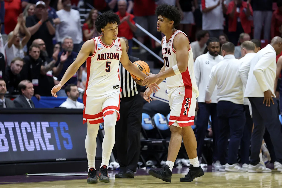 No. 1 Arizona takes care of business against No. 9 Utah State to advance to Sweet 16
