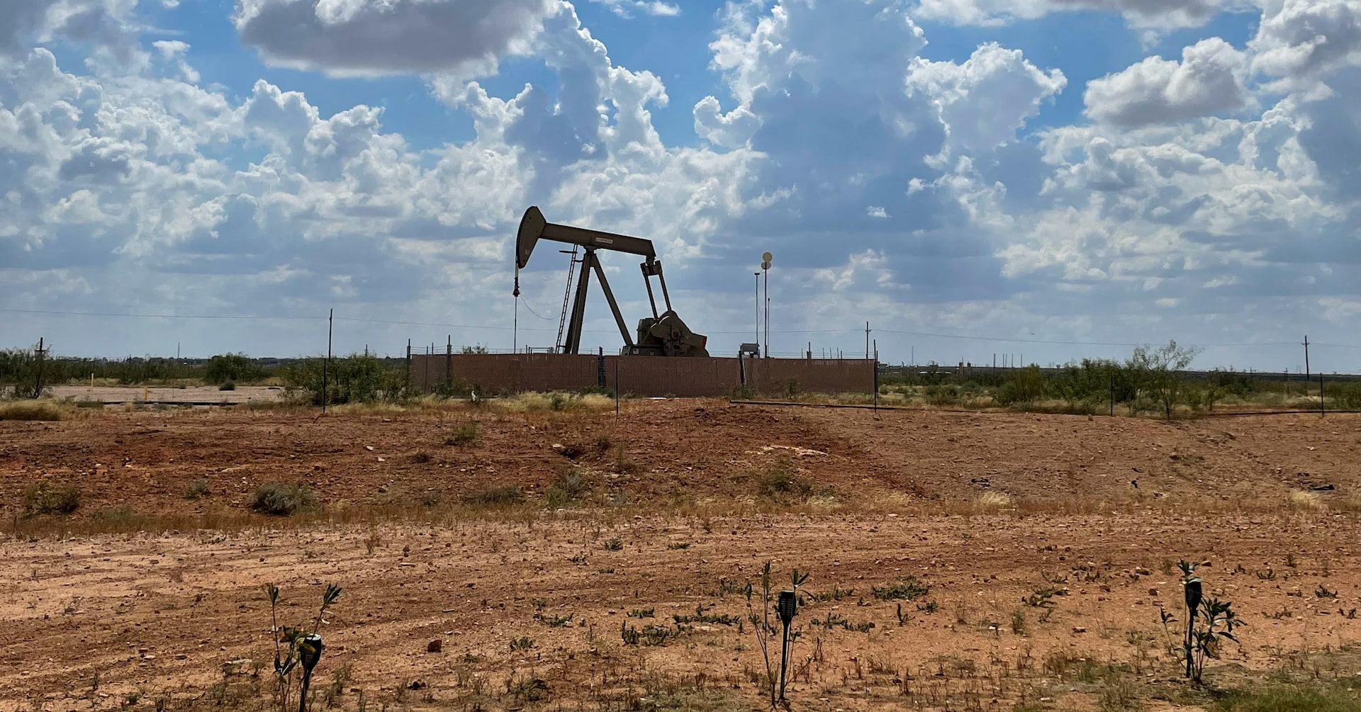 Oil prices drop as U.S. crude inventories show an increase