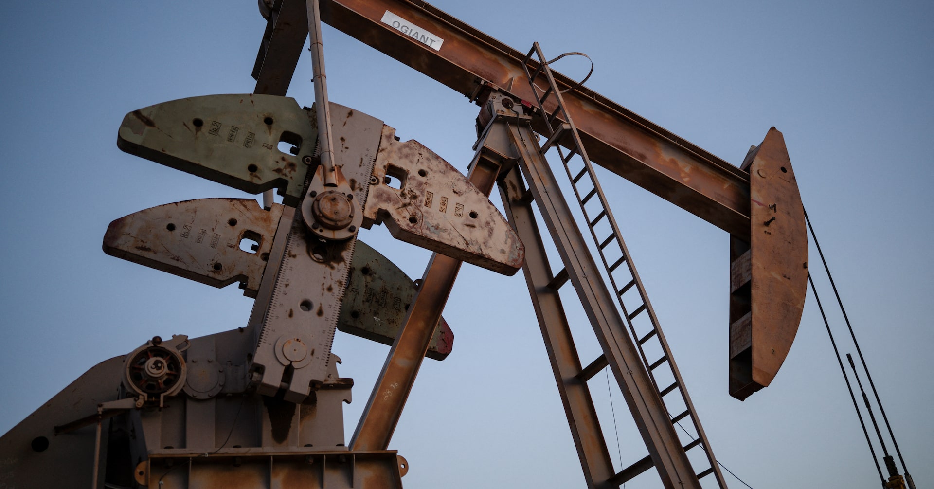 Oil rises as markets assess supply risks after Iran denies US talks