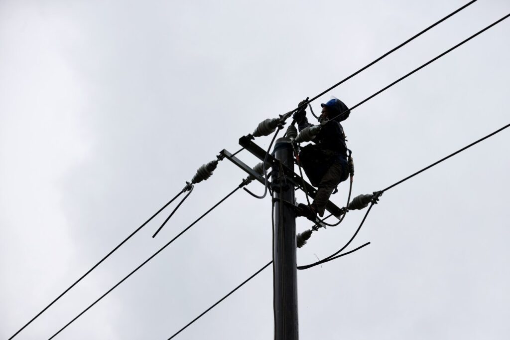 Over 1,700 Chesterfield homes, businesses without electricity after power lines fall