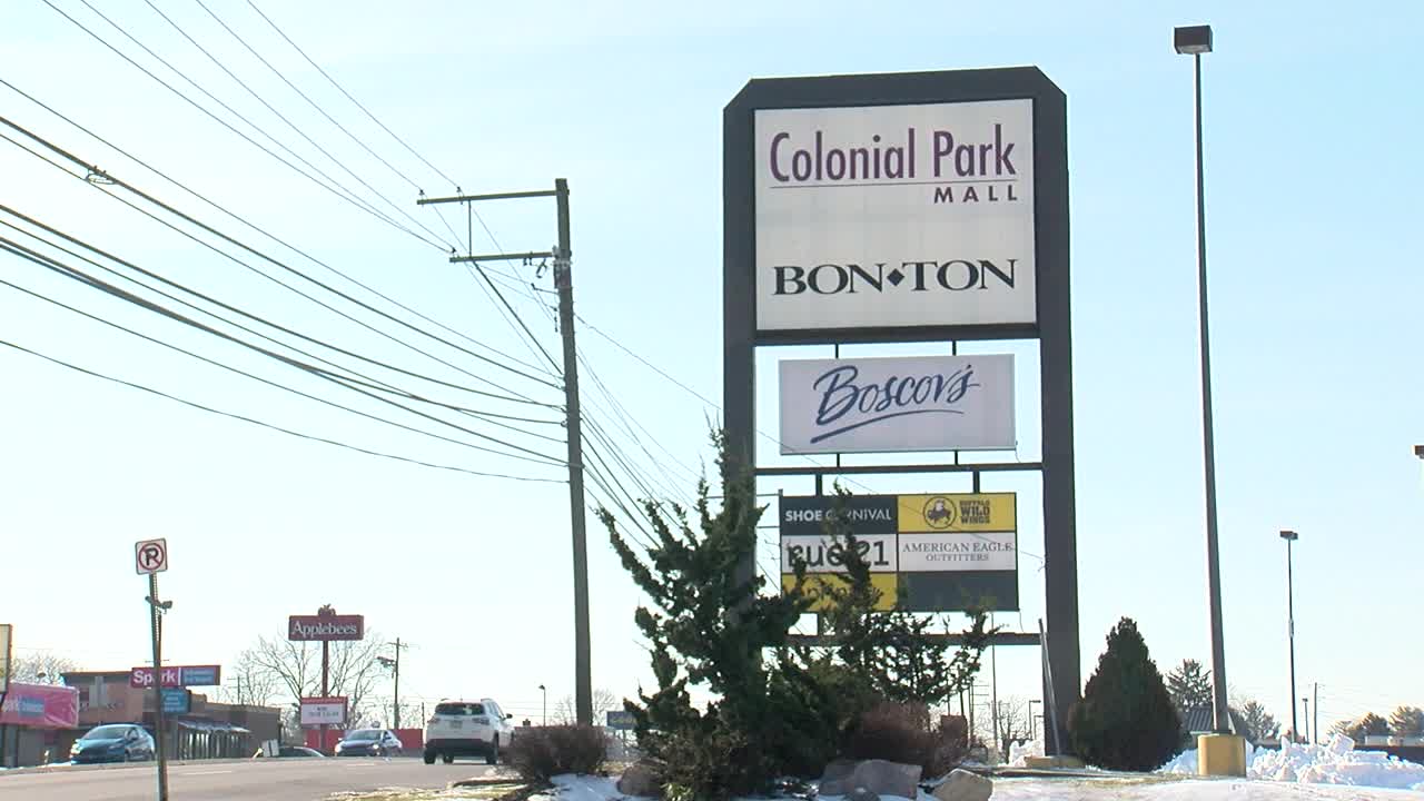 Police: Business owner in Colonial Park Mall steals 50 gold coins from seller