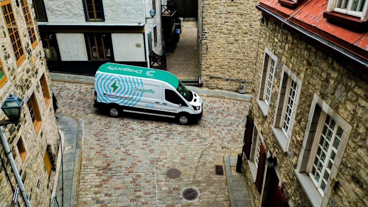 Straightship, Dragonfly partner on turnkey U.S.-to-Canada e-commerce service