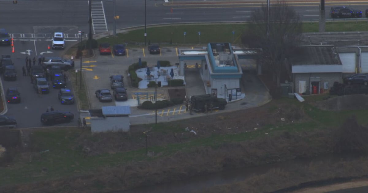 Suspect in custody after officers serve warrant at Woodstock business – WSB-TV Channel 2