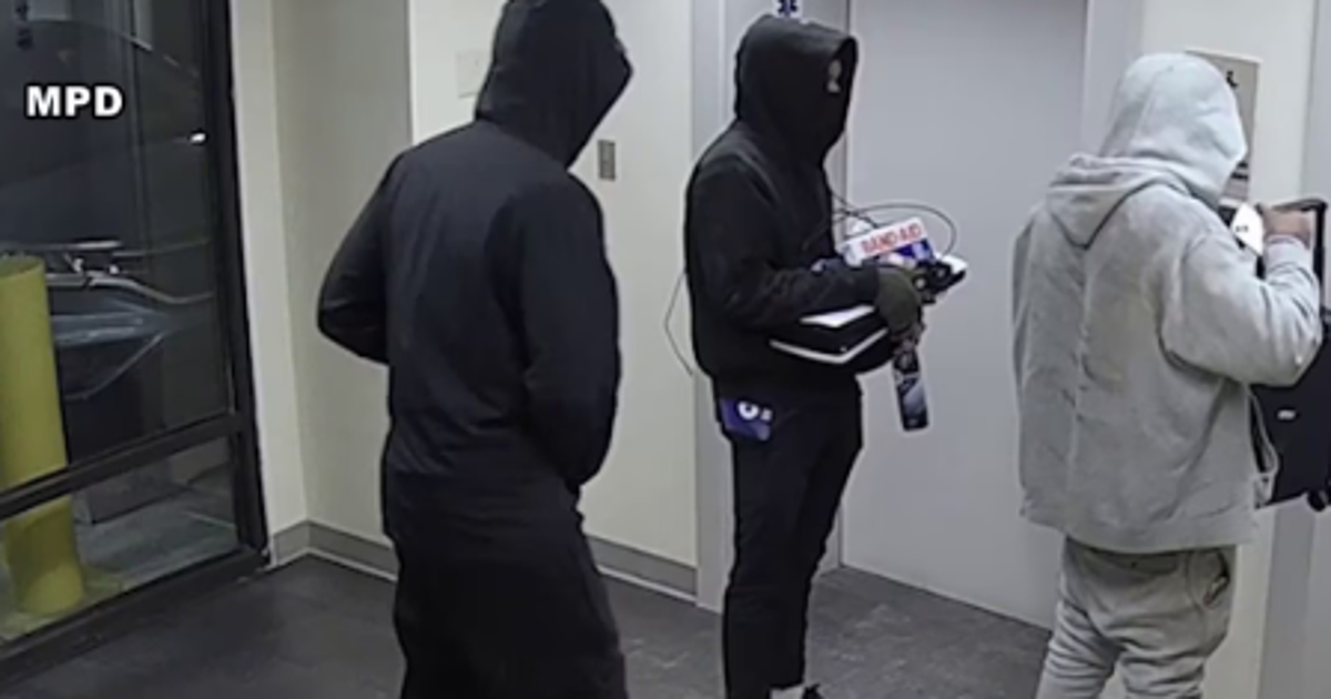 Suspects wanted after burglarizing businesses in Northeast DC