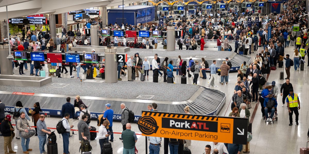 TSA Lines Are so Bad That United, Delta Waive Change Fees