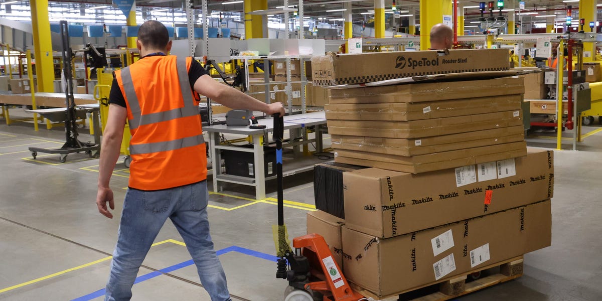 US-Iran Conflict Brings Amazon's Abu Dhabi Operations to a Standstill