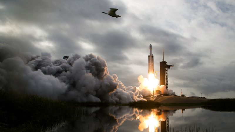 SpaceX reportedly files plans for massive IPO