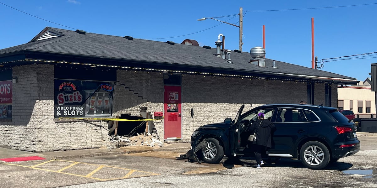 Car crashes into video poker business in East Moline