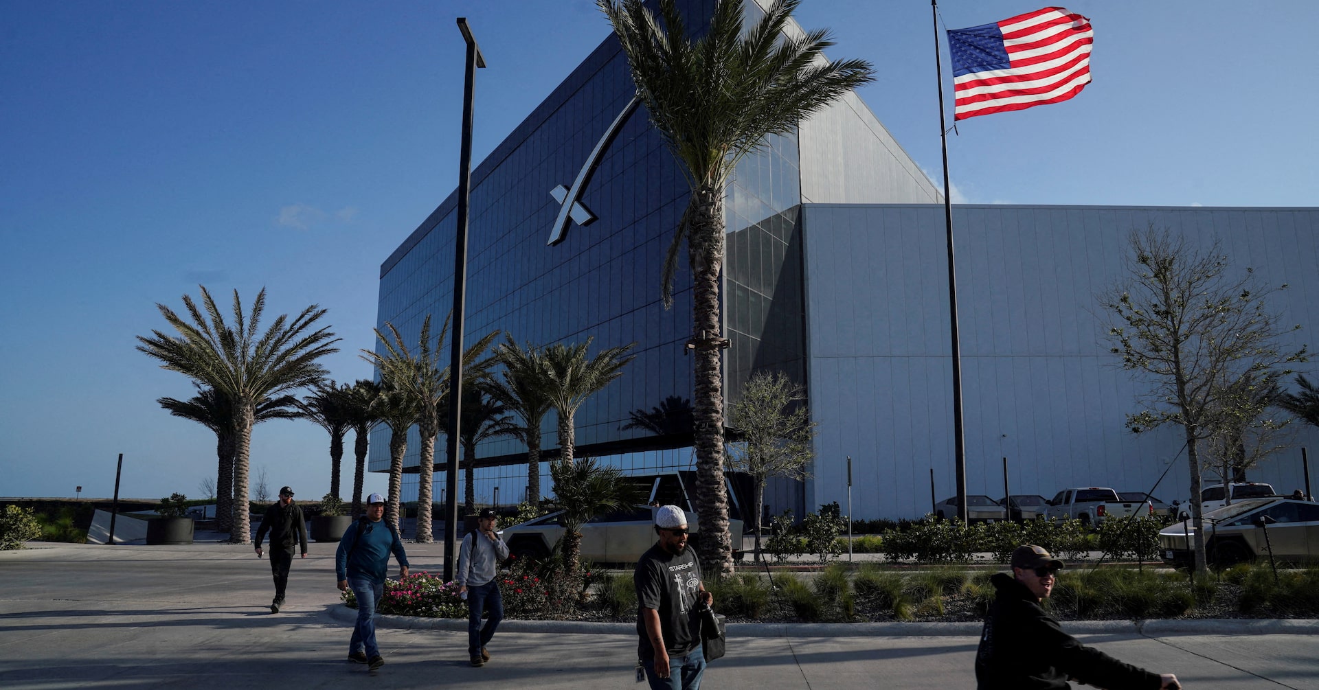 Exclusive: SpaceX lines up 21 banks for mega IPO, code-named project Apex